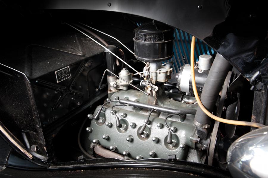  Ford DeLuxe Fordor Sedan 1933 года  (фото 15 из 17)